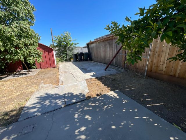 941 E E St, Oakdale, CA 95361