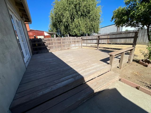 941 E E St, Oakdale, CA 95361