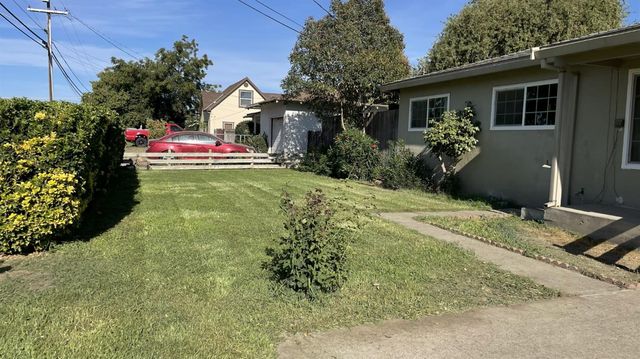941 E E St, Oakdale, CA 95361