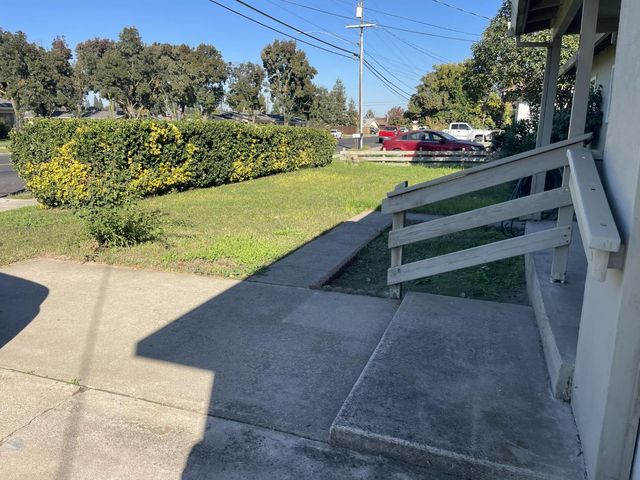 941 E E St, Oakdale, CA 95361