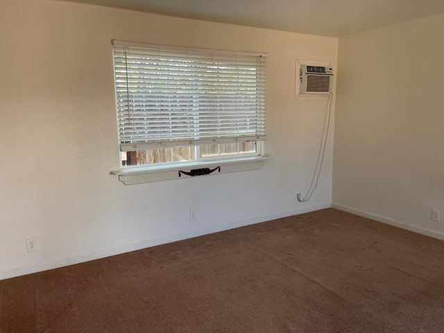 941 E E St, Oakdale, CA 95361