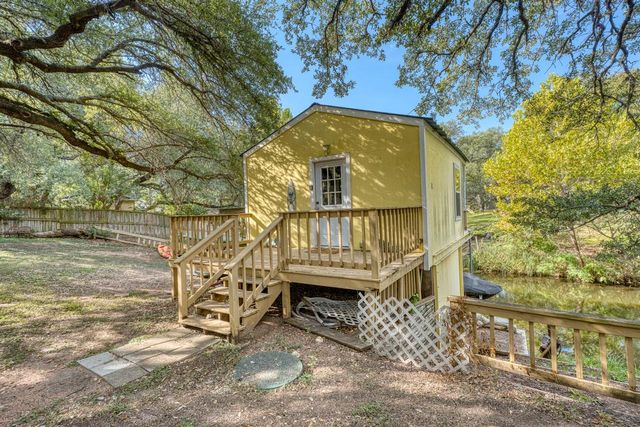 107 Red Bird, Kingsland, TX 78639