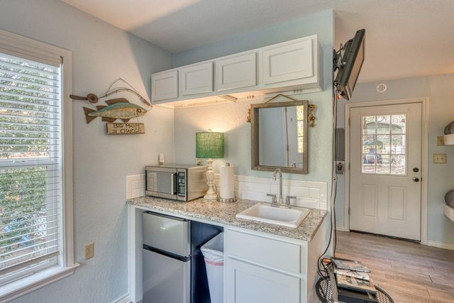 107 Red Bird, Kingsland, TX 78639