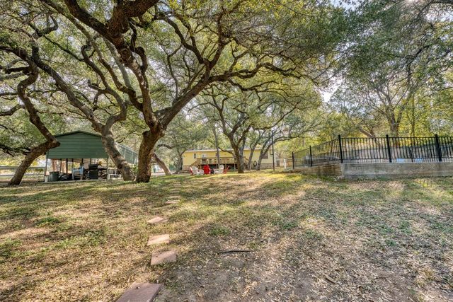 107 Red Bird, Kingsland, TX 78639
