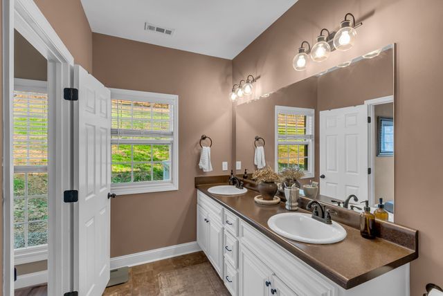 1210 Buckeye Rd, Fayetteville, TN 37334