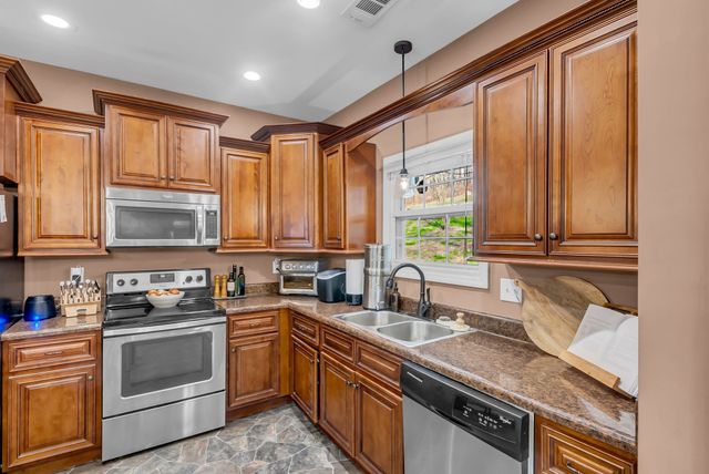 1210 Buckeye Rd, Fayetteville, TN 37334