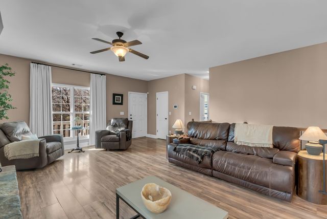 1210 Buckeye Rd, Fayetteville, TN 37334