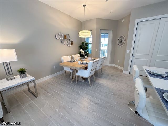 262 Indies Dr 201, Naples, FL 34114