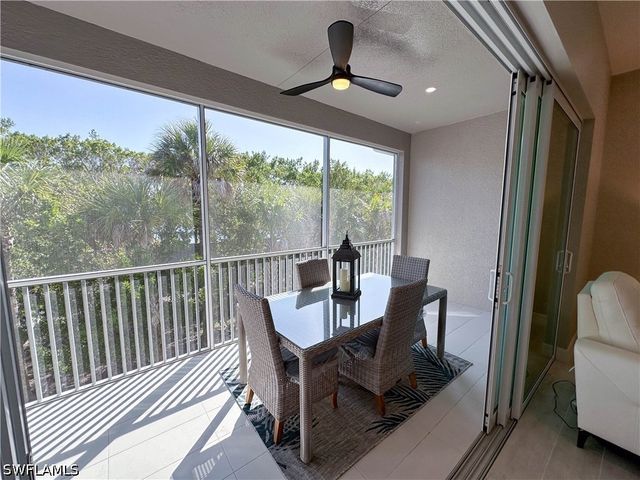 262 Indies Dr 201, Naples, FL 34114