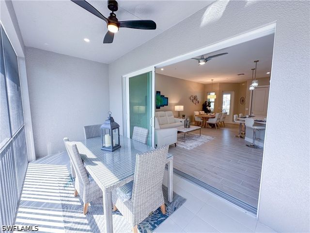 262 Indies Dr 201, Naples, FL 34114