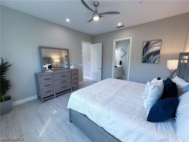 262 Indies Dr 201, Naples, FL 34114