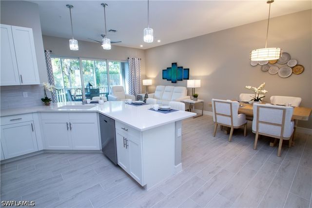 262 Indies Dr 201, Naples, FL 34114