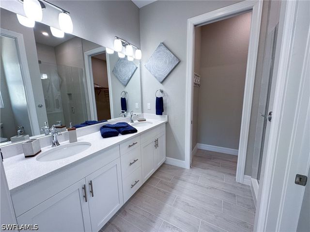 262 Indies Dr 201, Naples, FL 34114