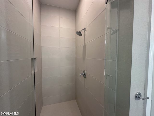 262 Indies Dr 201, Naples, FL 34114