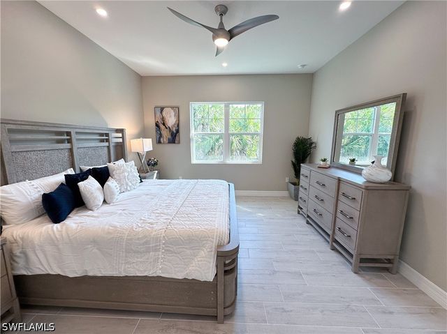 262 Indies Dr 201, Naples, FL 34114