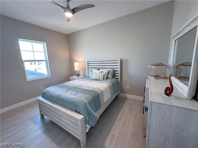 262 Indies Dr 201, Naples, FL 34114