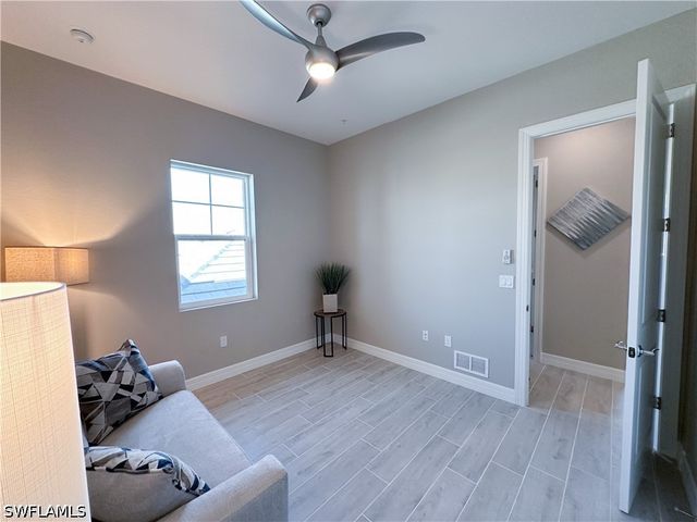 262 Indies Dr 201, Naples, FL 34114