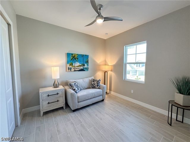262 Indies Dr 201, Naples, FL 34114