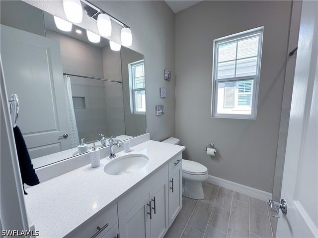 262 Indies Dr 201, Naples, FL 34114