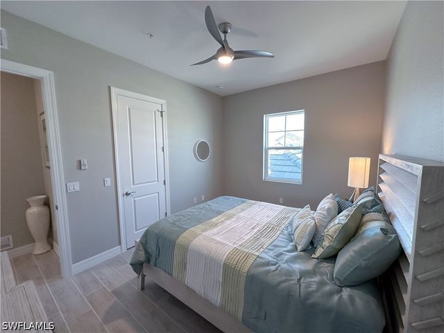 262 Indies Dr 201, Naples, FL 34114