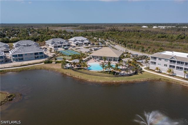 262 Indies Dr 201, Naples, FL 34114