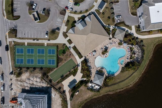 262 Indies Dr 201, Naples, FL 34114