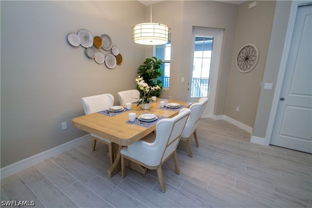 262 Indies Dr 201, Naples, FL 34114