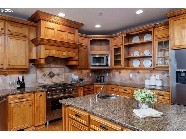 8547 Se CONSTANCE Dr, Happy Valley, OR 97086
