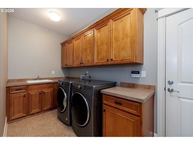 8547 Se CONSTANCE Dr, Happy Valley, OR 97086