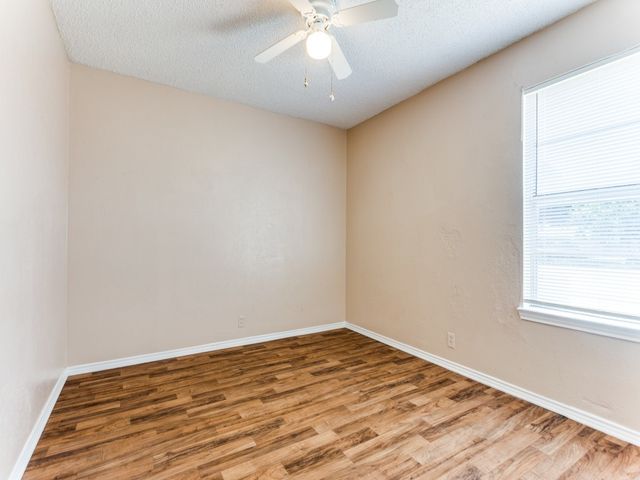 1111 N Nolan River Road B, Cleburne, TX 76033