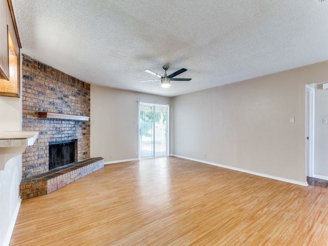 1111 N Nolan River Road B, Cleburne, TX 76033