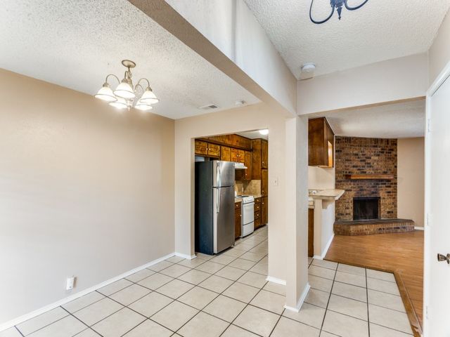 1111 N Nolan River Road B, Cleburne, TX 76033