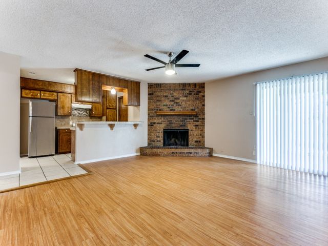 1111 N Nolan River Road B, Cleburne, TX 76033