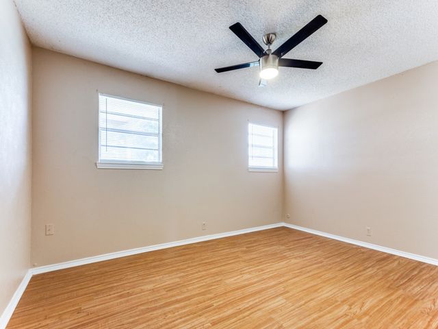 1111 N Nolan River Road B, Cleburne, TX 76033