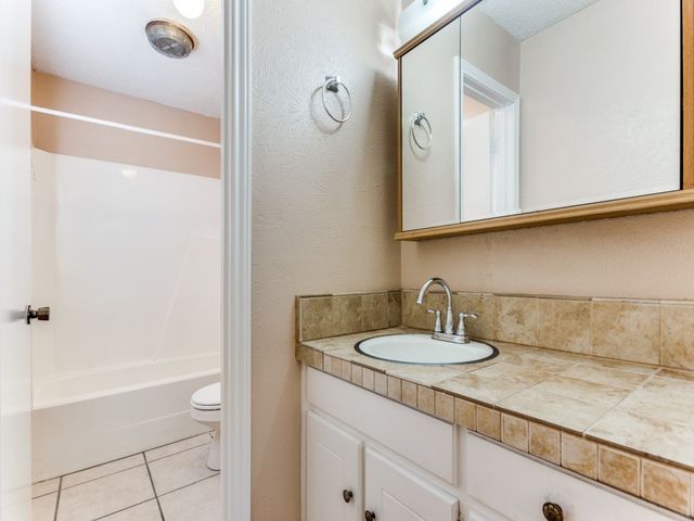 1111 N Nolan River Road B, Cleburne, TX 76033