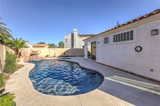 1500 Country Hollow Drive, Las Vegas, NV 89117