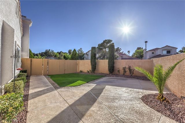 1500 Country Hollow Drive, Las Vegas, NV 89117