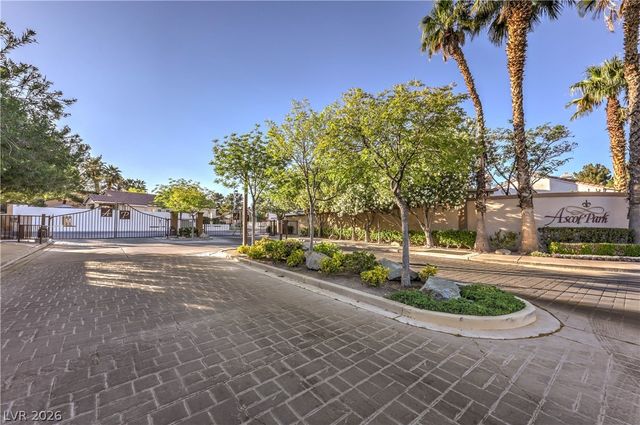 1500 Country Hollow Drive, Las Vegas, NV 89117