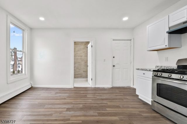 160 17Th Ave, Paterson City, NJ 07504