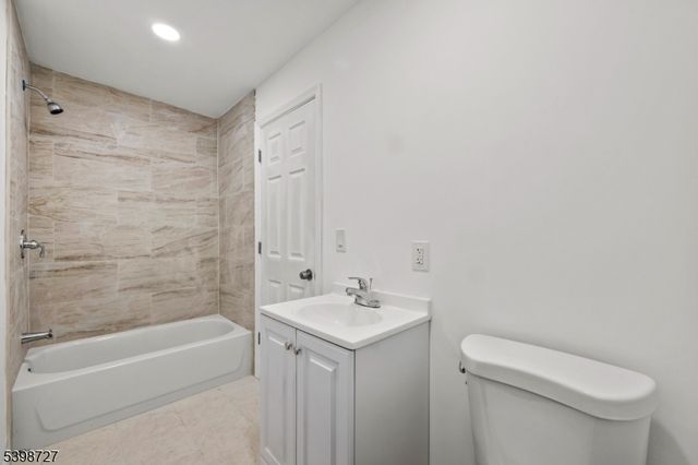 160 17Th Ave, Paterson City, NJ 07504