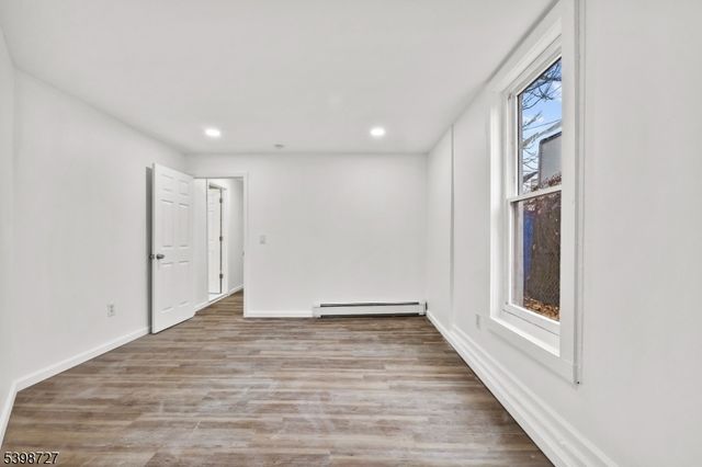 160 17Th Ave, Paterson City, NJ 07504