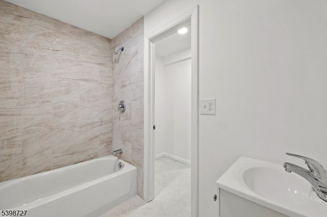 160 17Th Ave, Paterson City, NJ 07504