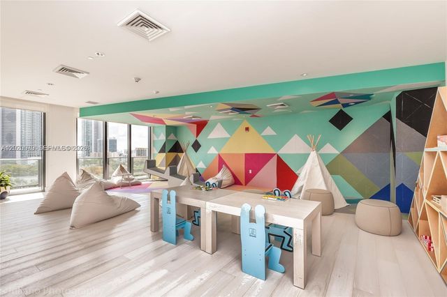 121 NE 34th St 1007, Miami, FL 33137
