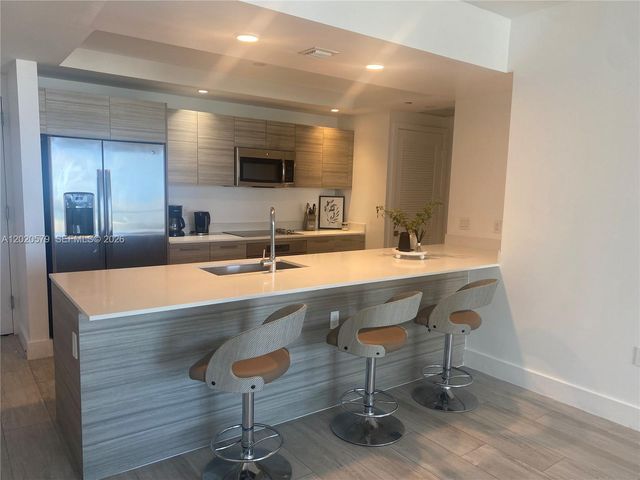 121 NE 34th St 1007, Miami, FL 33137