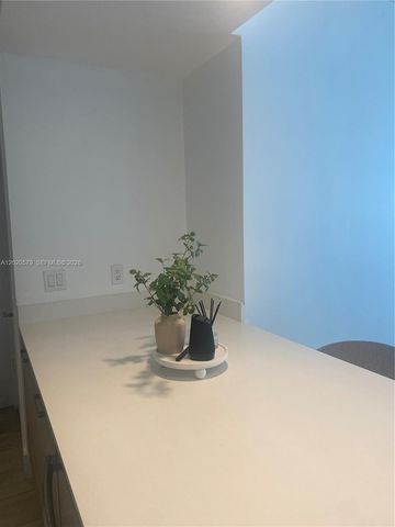 121 NE 34th St 1007, Miami, FL 33137
