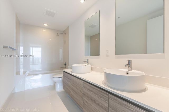 121 NE 34th St 1007, Miami, FL 33137