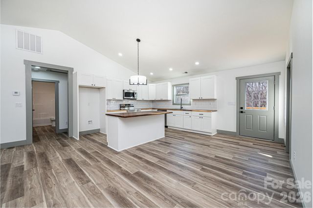 2017 Bailey Drive, Hickory, NC 28601