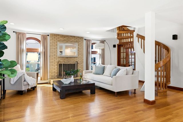 13 Pasho St, Andover, MA 01810