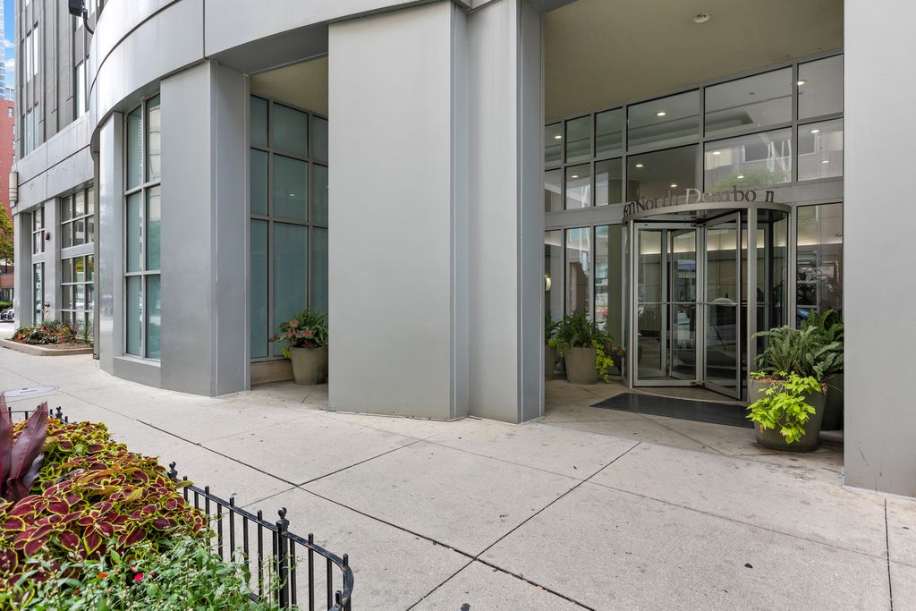 600 N Dearborn Street 1707, Chicago, IL 60654 — photo 2