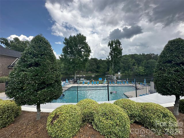 7142 Mariners Village Drive, Denver, NC 28037